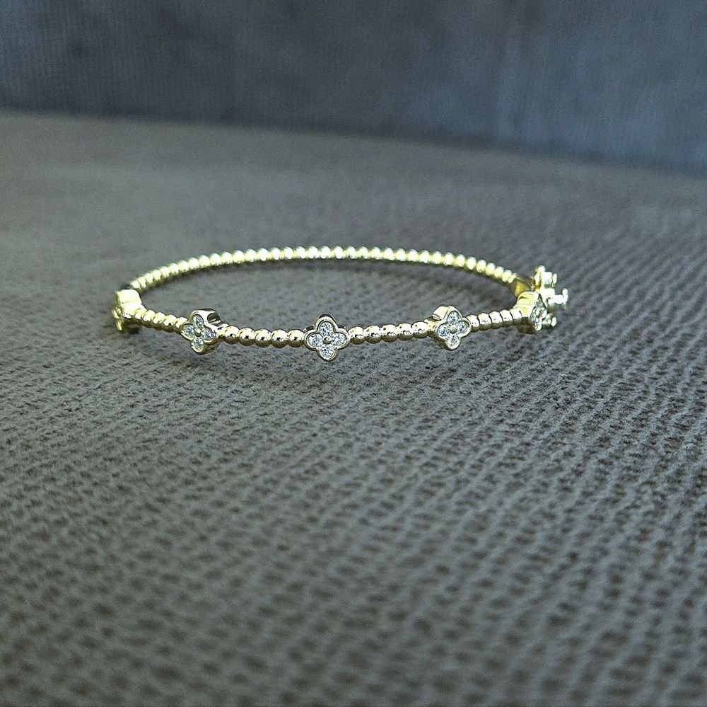 Gold💛 Hinged Cubic Zirconia💎 Flower🌸 Bracelet - NWT